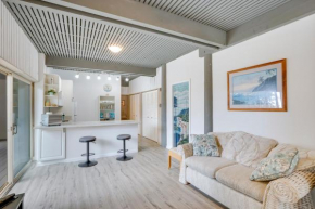 Cozy Honolulu Retreat with Pool Access, Near Beaches